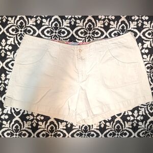 14 Old Navy Light Cream Shorts
